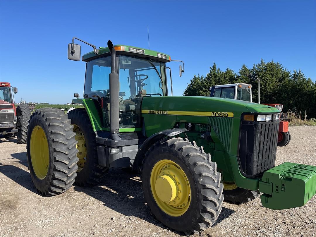 Image of John Deere 8200 Primary image