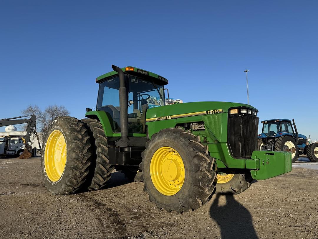 Image of John Deere 8200 Primary image