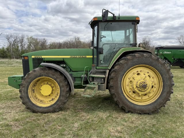 Image of John Deere 8200 equipment image 1