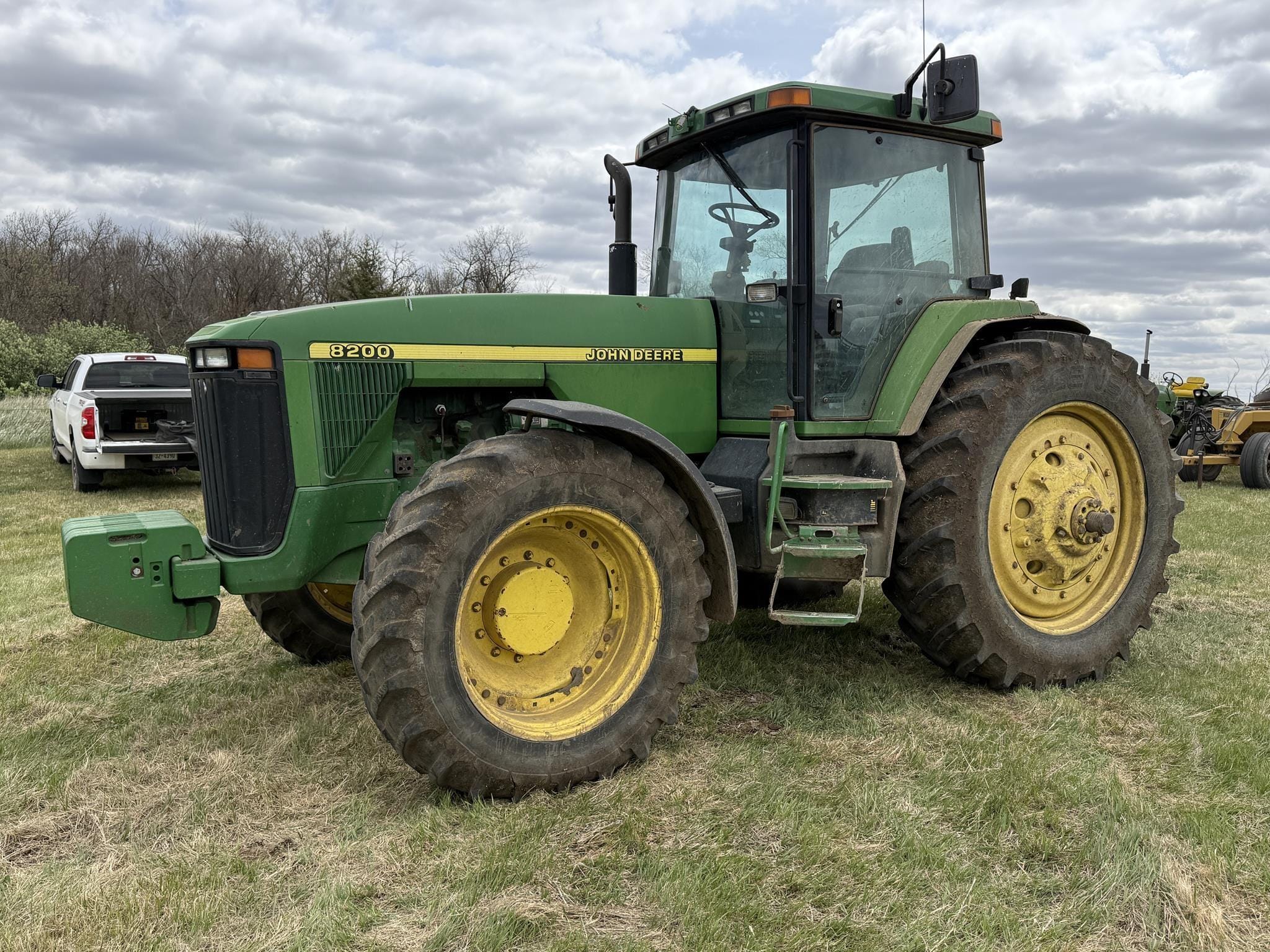 1995 John Deere 8200 Equipment Image0