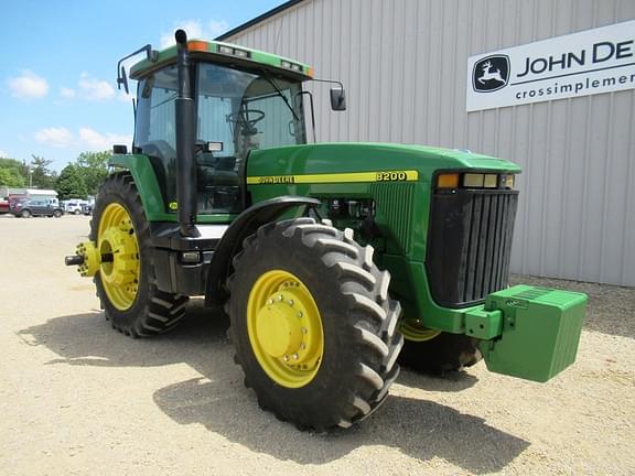 Image of John Deere 8200 equipment image 1