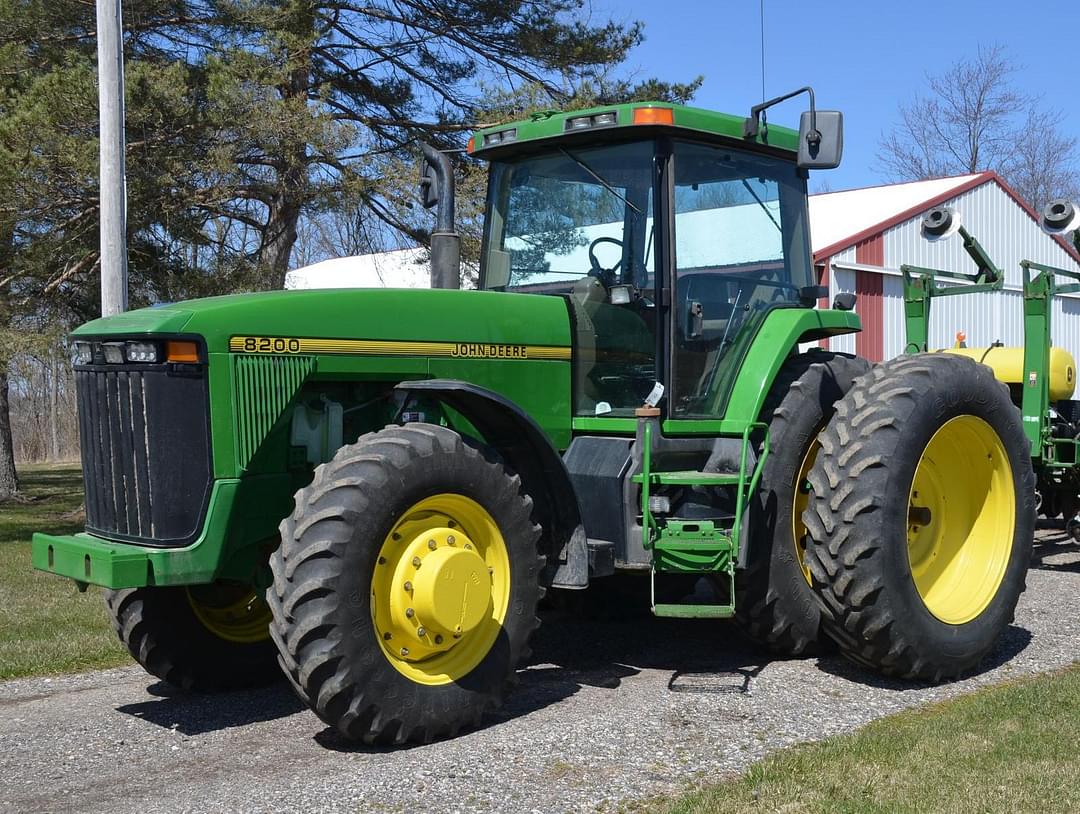 Image of John Deere 8200 Primary image
