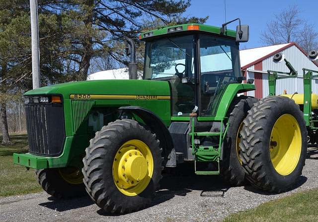 Image of John Deere 8200 equipment image 1