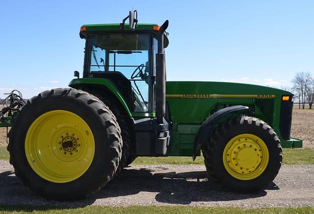 Image of John Deere 8200 equipment image 3