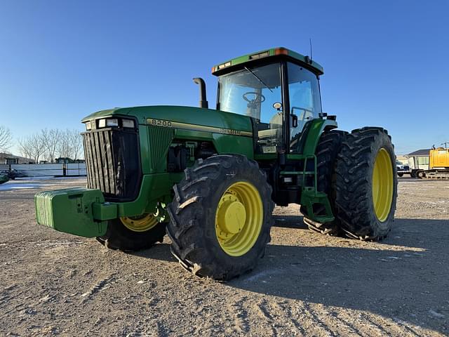 Image of John Deere 8200 equipment image 1