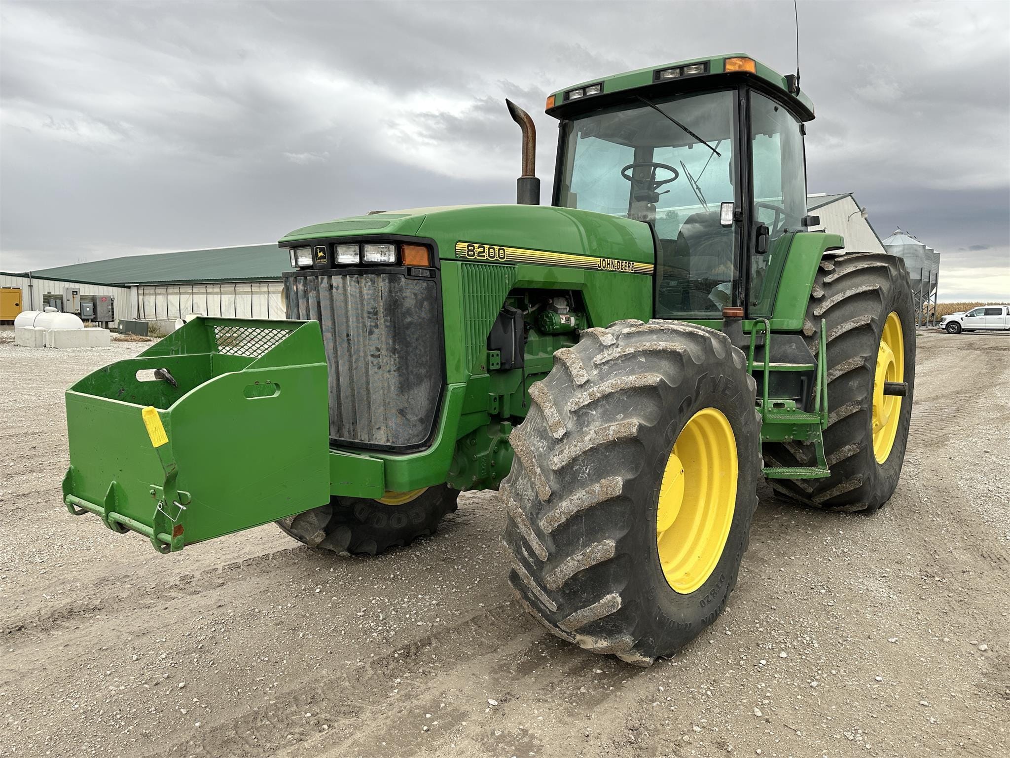 Main image John Deere 8200