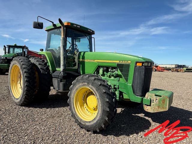 Image of John Deere 8200 equipment image 1