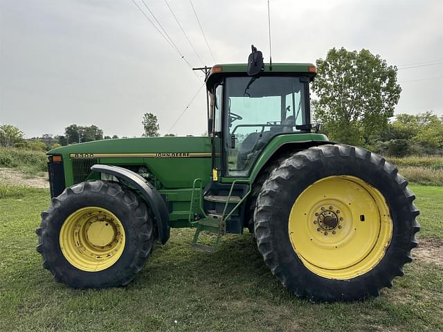 Image of John Deere 8300 equipment image 1