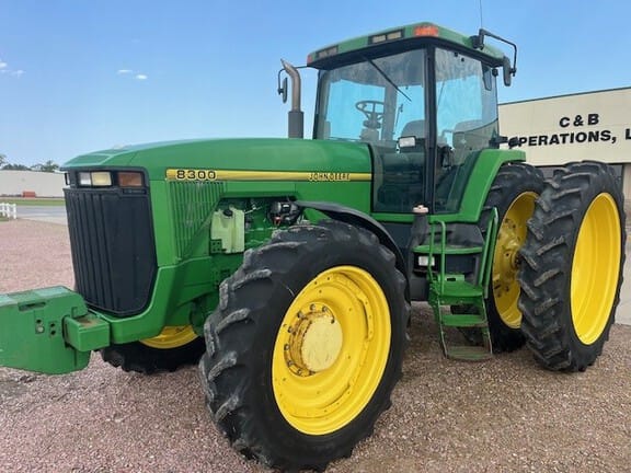 1995 John Deere 8300 Equipment Image0