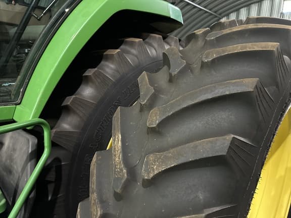 Image of John Deere 8300 equipment image 3