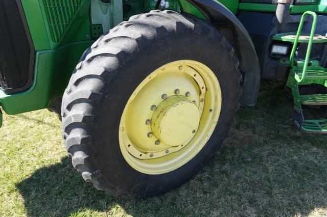 Image of John Deere 8300 equipment image 4