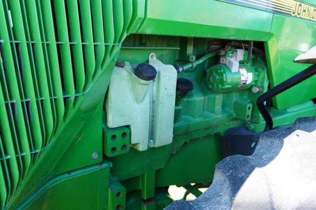 Image of John Deere 8300 equipment image 3