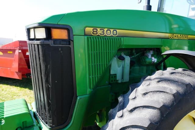 Image of John Deere 8300 equipment image 1