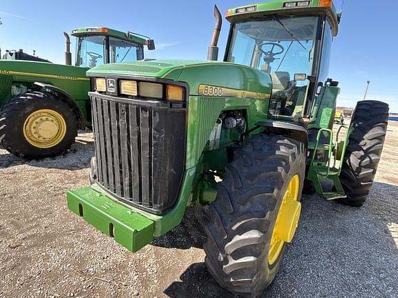 Image of John Deere 8300 equipment image 2