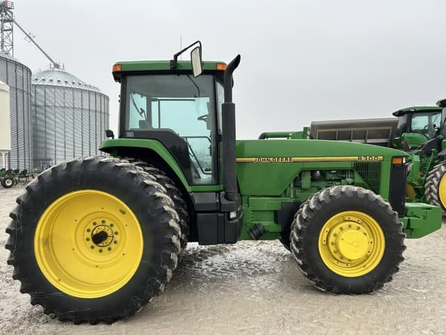 Image of John Deere 8300 equipment image 3