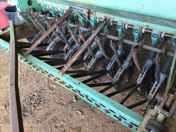 Image of John Deere 8300 equipment image 1