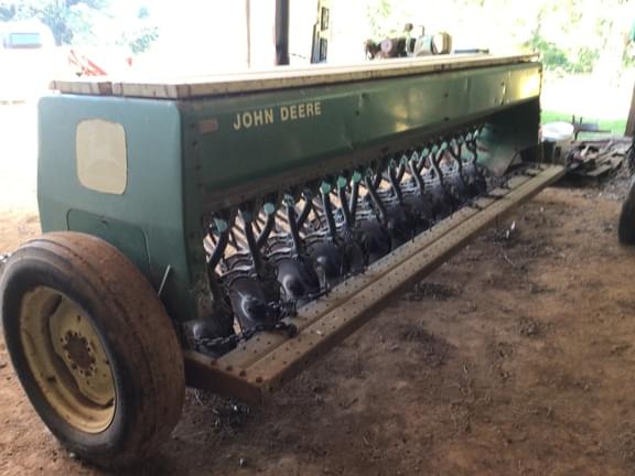 Image of John Deere 8300 equipment image 3