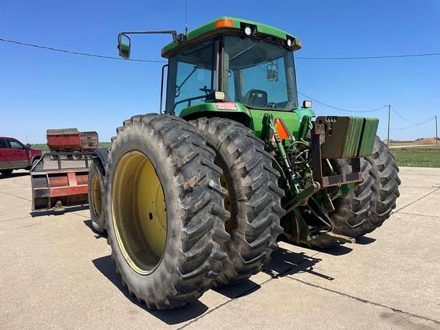 Image of John Deere 8300 equipment image 4