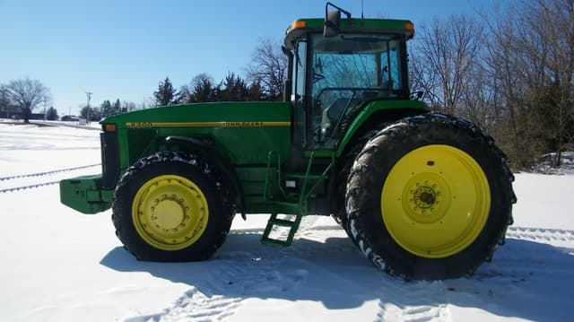 Image of John Deere 8300 equipment image 1