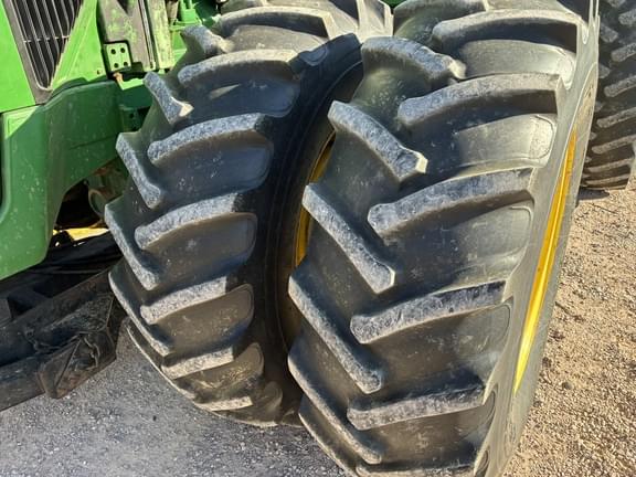 Image of John Deere 8400 equipment image 3