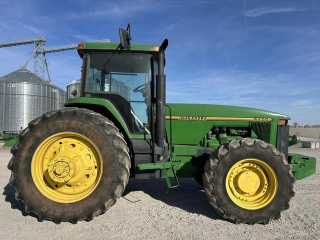 Image of John Deere 8400 equipment image 3