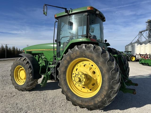 Image of John Deere 8400 equipment image 4