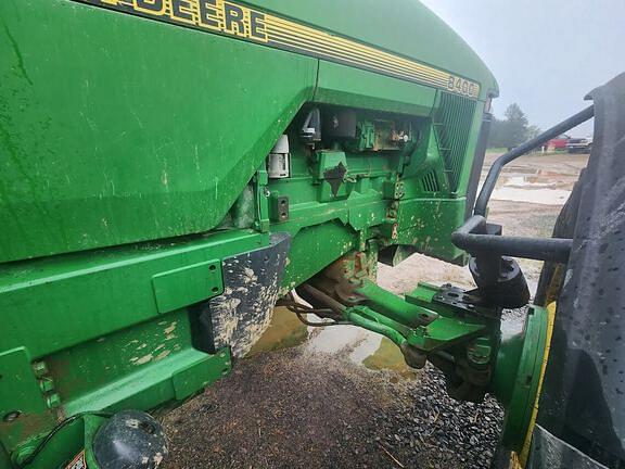 Image of John Deere 8400 equipment image 3