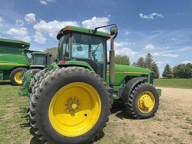 Image of John Deere 8400 equipment image 2