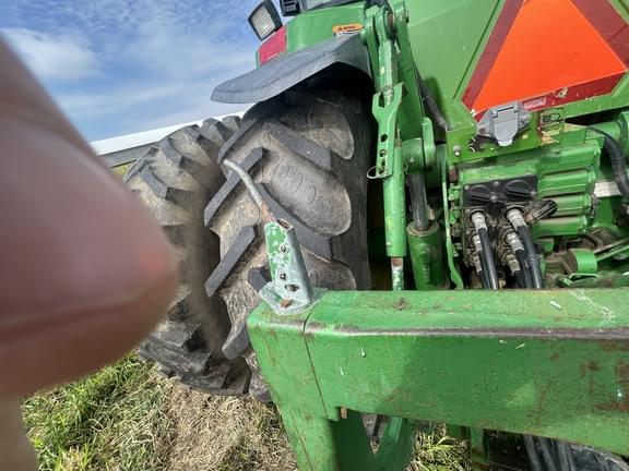 Image of John Deere 8400 equipment image 3