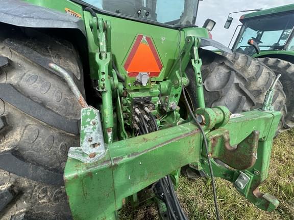 Image of John Deere 8400 equipment image 2