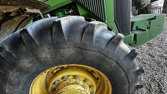 Image of John Deere 8400 equipment image 4