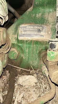 Image of John Deere 8400 equipment image 2