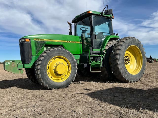 Image of John Deere 8400 equipment image 1
