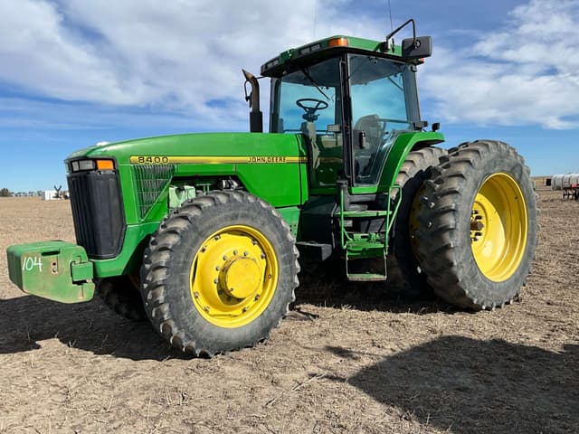 Image of John Deere 8400 equipment image 3
