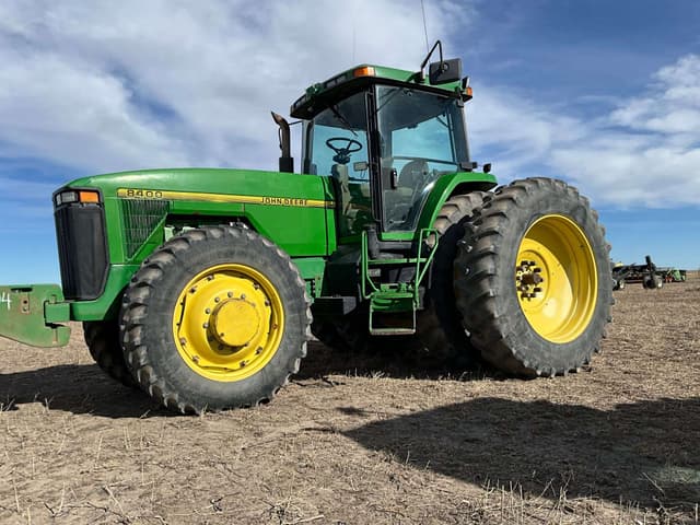 Image of John Deere 8400 equipment image 4