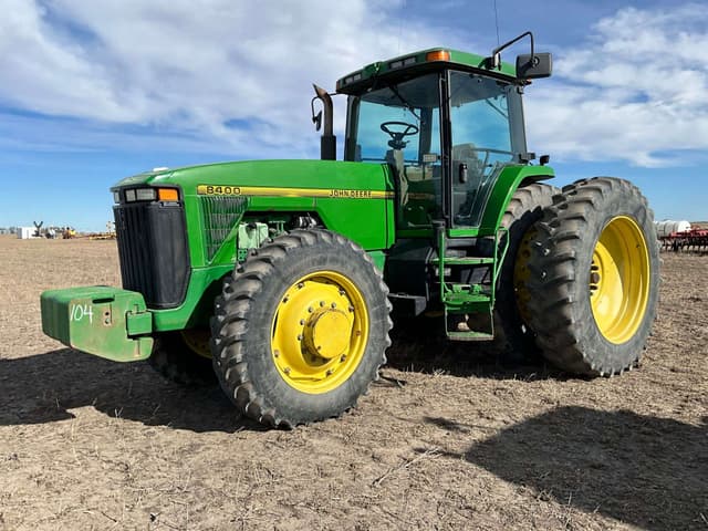 Image of John Deere 8400 equipment image 2