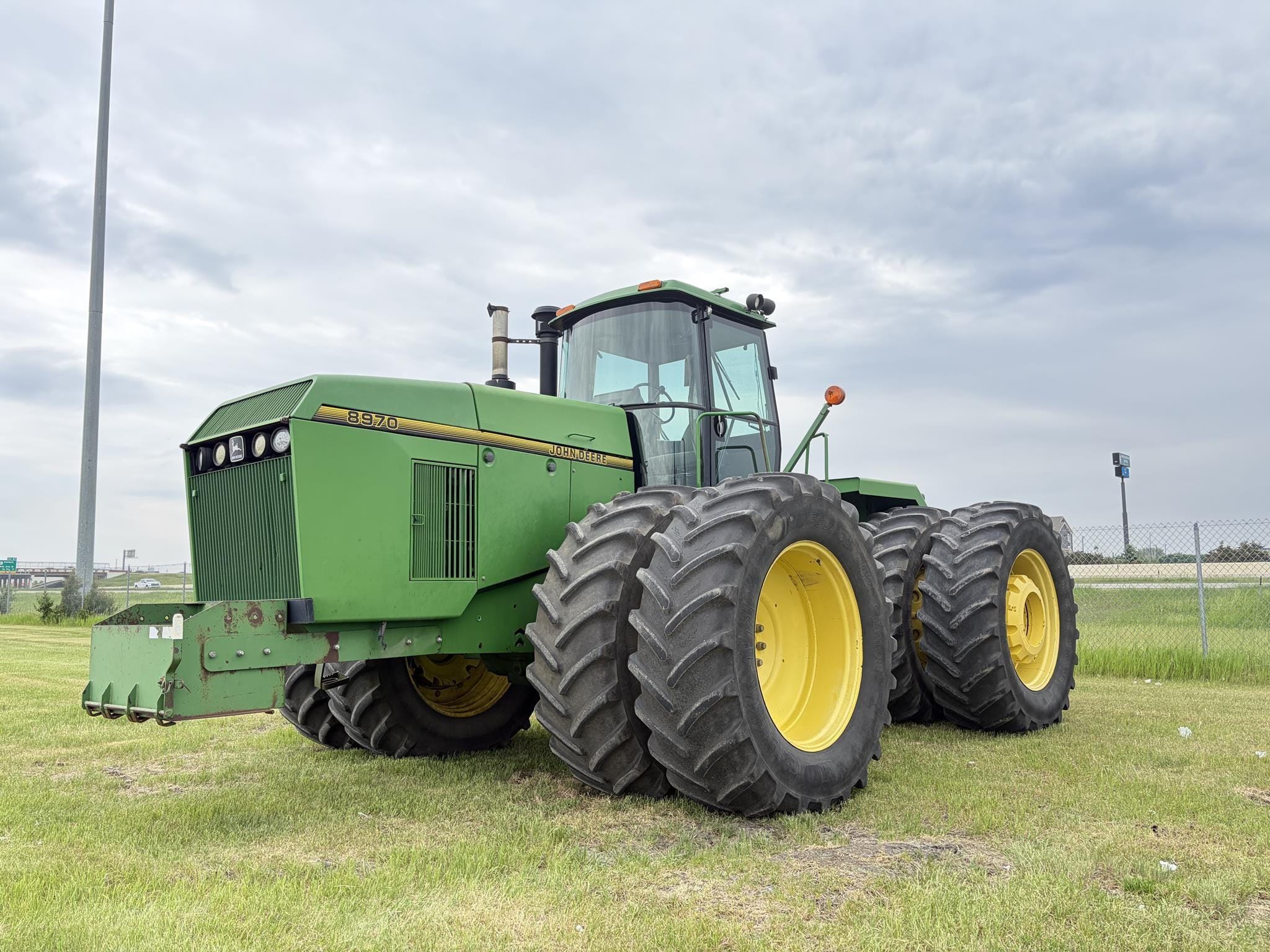 1995 John Deere 8970 Equipment Image0