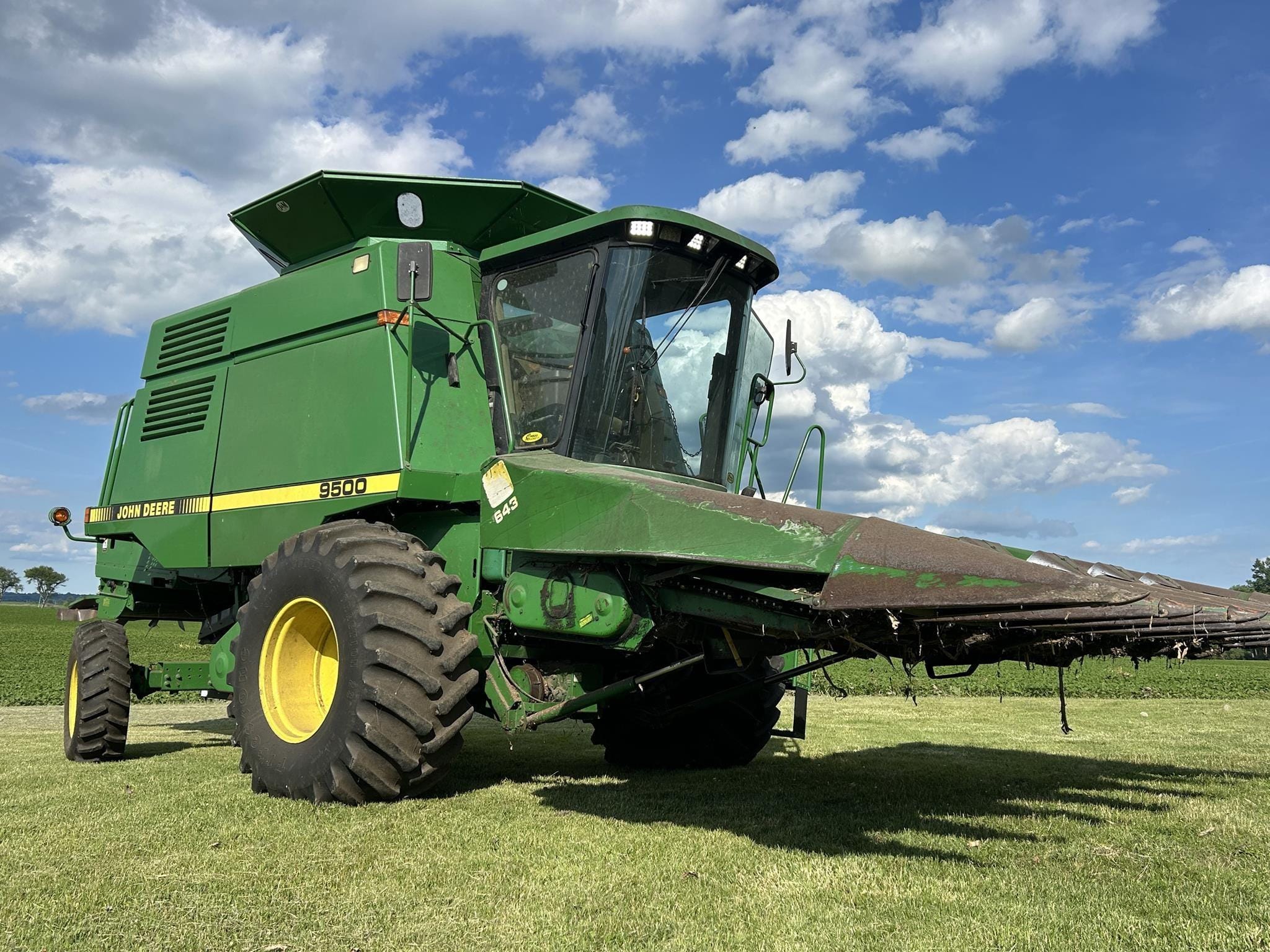 1995 John Deere 9500 Equipment Image0