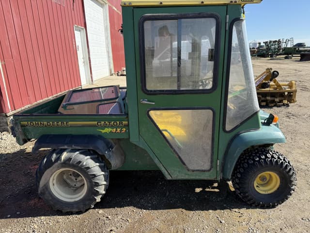 Image of John Deere Gator 4X2 equipment image 3