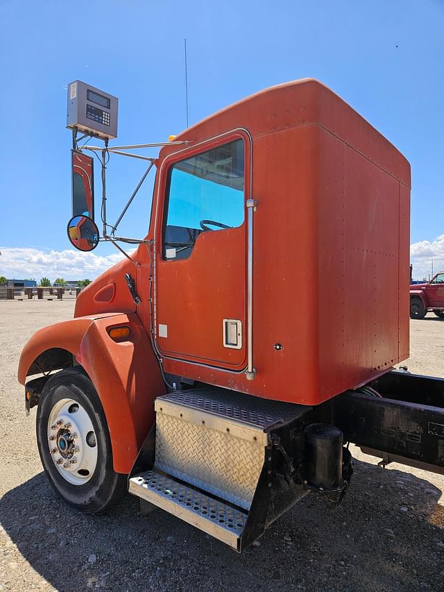 Image of Kenworth T300 equipment image 4