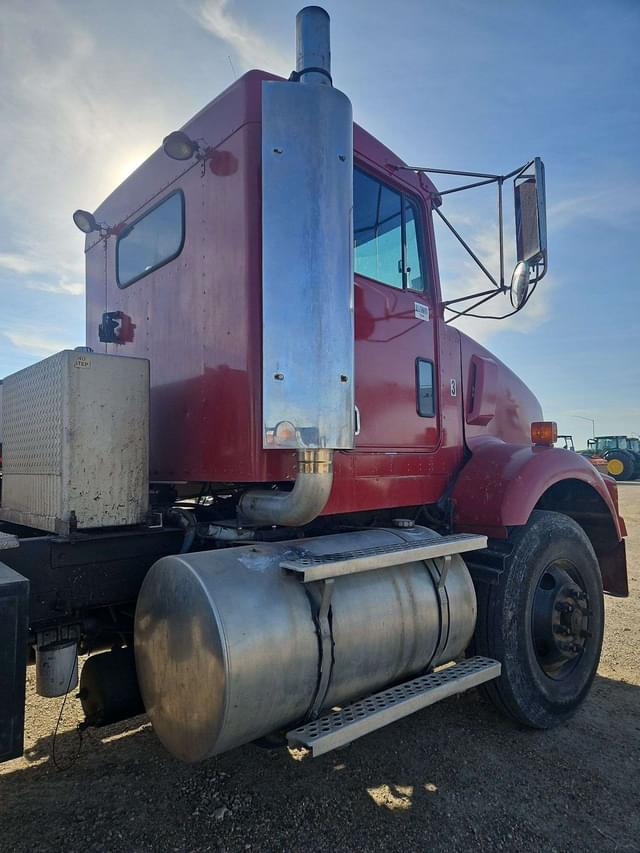 Image of Kenworth T450 equipment image 4