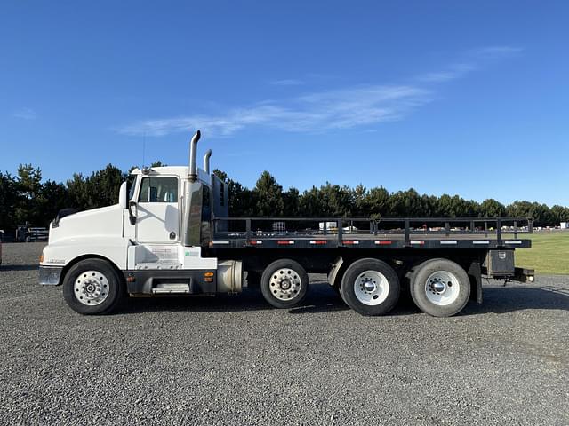 Image of Kenworth T600 equipment image 1