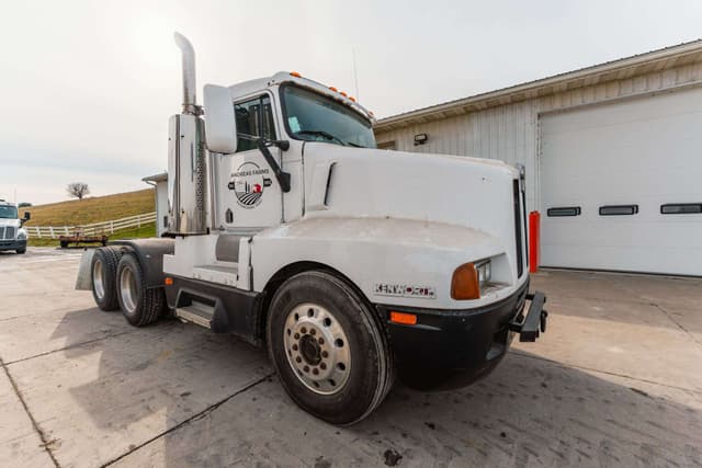 Image of Kenworth T600 equipment image 3