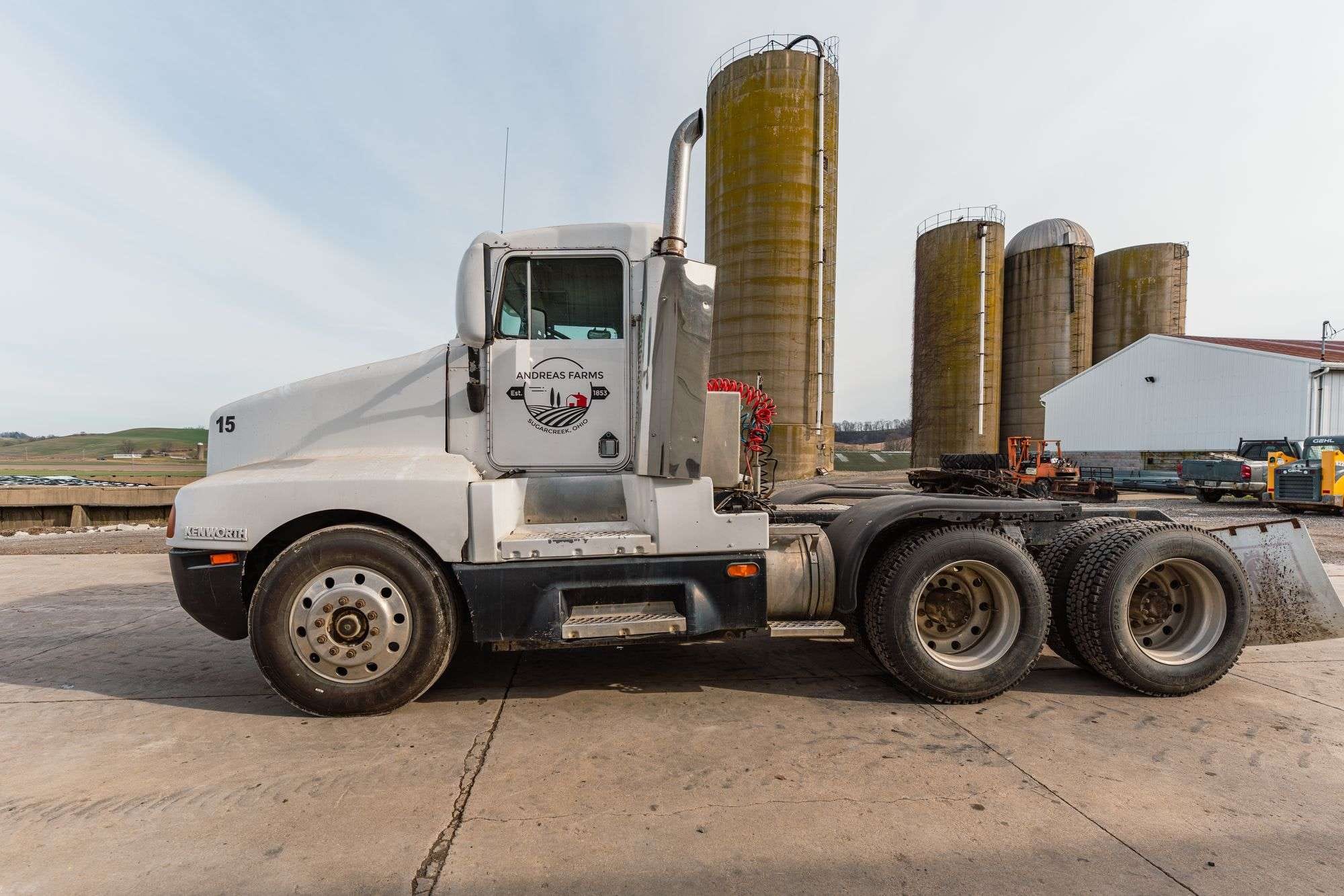 1995 Kenworth T600 Equipment Image0