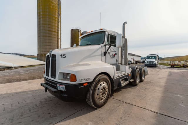 Image of Kenworth T600 equipment image 2