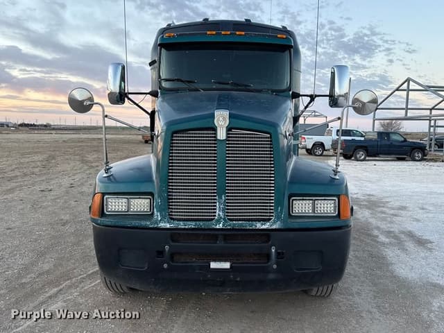 Image of Kenworth T600 equipment image 1