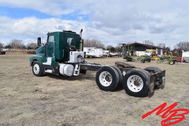 Image of Kenworth T600B equipment image 3