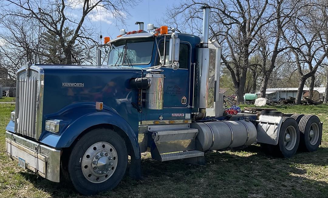 Image of Kenworth W900 Primary image