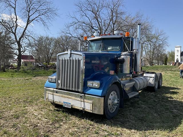 Image of Kenworth W900 equipment image 2