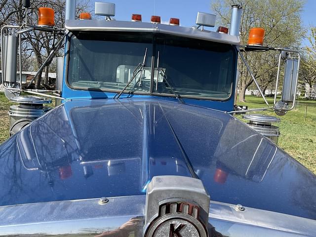 Image of Kenworth W900 equipment image 4
